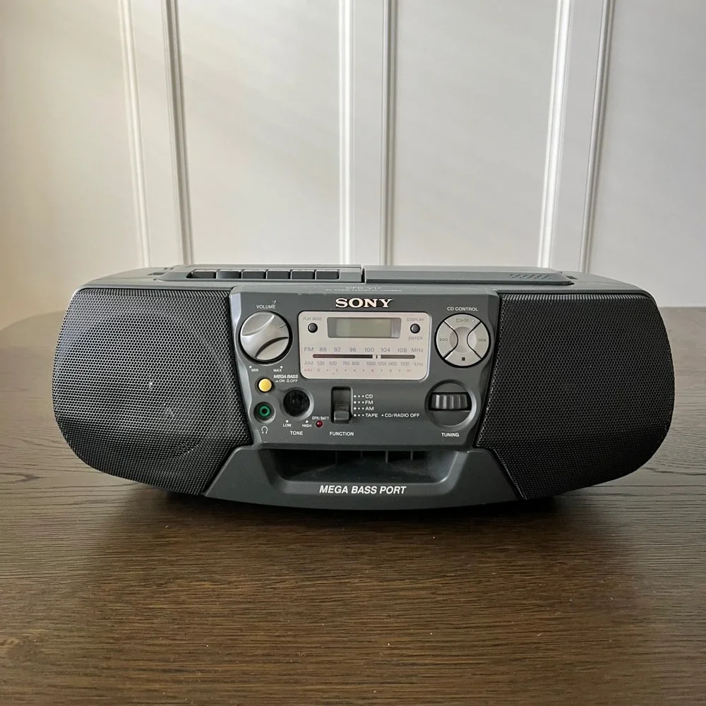 Sony CFD-V17 CD Radio Cassette-Corder Portable Boombox AM FM Grey Stereo Player